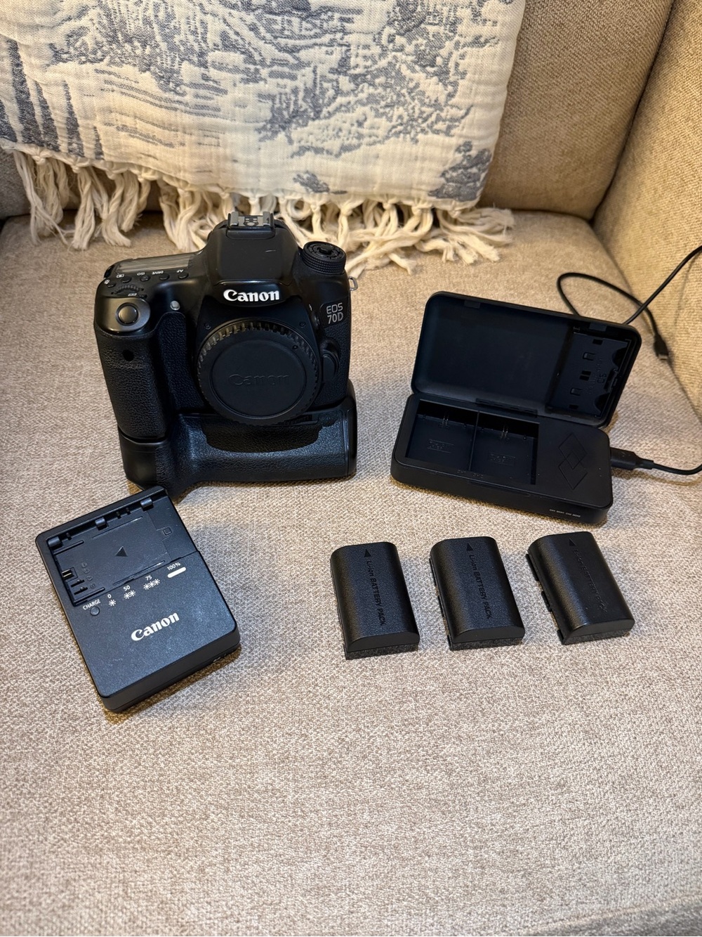 Canon EOS 70D - Camera and Battery Grip